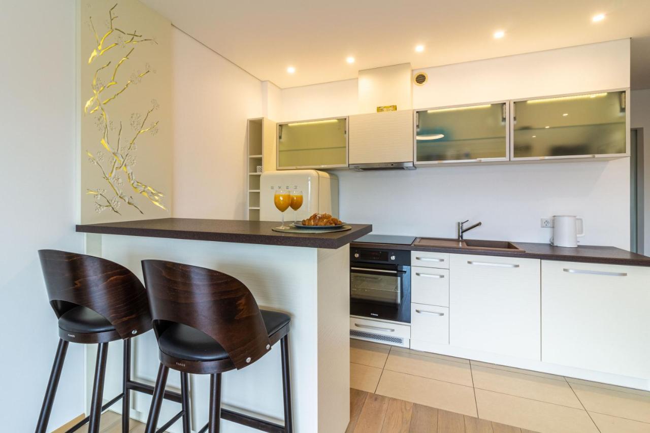 Cohost I Sunny Center Apt, Covered Parking, Balcony & Self Check-In Kaunas Exteriör bild