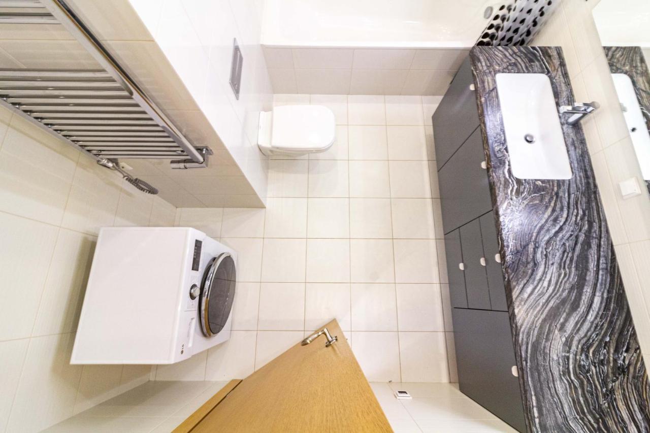 Cohost I Sunny Center Apt, Covered Parking, Balcony & Self Check-In Kaunas Exteriör bild